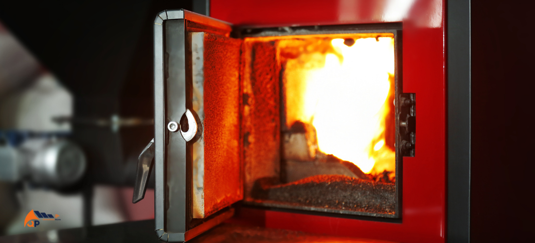 Imagen de caldera encendida abierta.